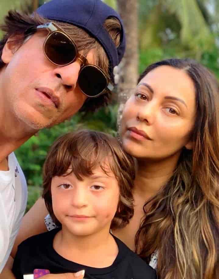 Shah Rukh Khan wit wife Gauri and son Abram Khan