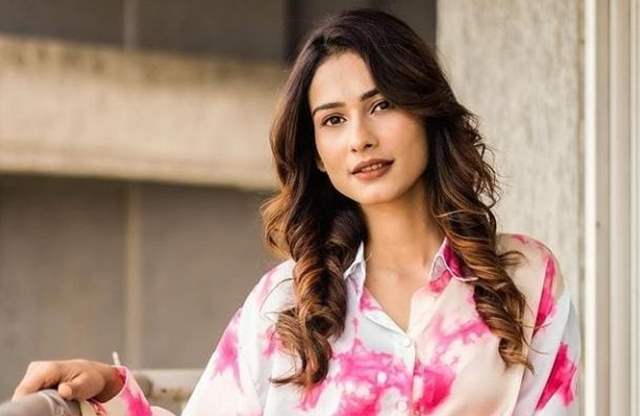 Aneri Vajani Ahe , Height , Boyfriend , Family , Career , Biography and More